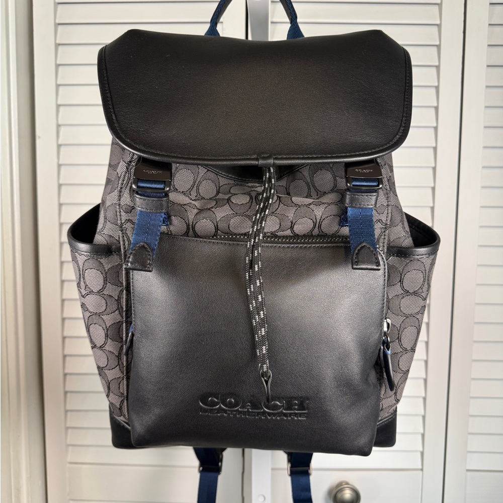 LEAGUE FLAP BACKPACK IN SIGNATURE JACQUARD Style Color C3793 JIO1U Blue & Black